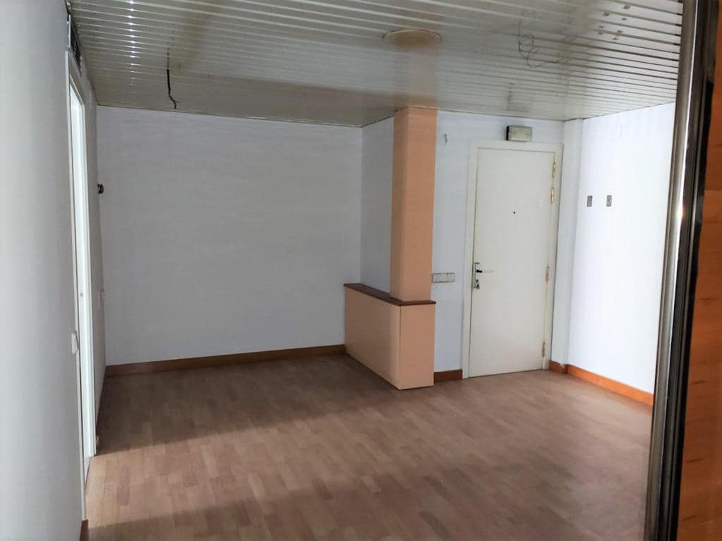 Vic, BAR 08500 - Unité 2c - - Photo intérieure - Image 1 of 9