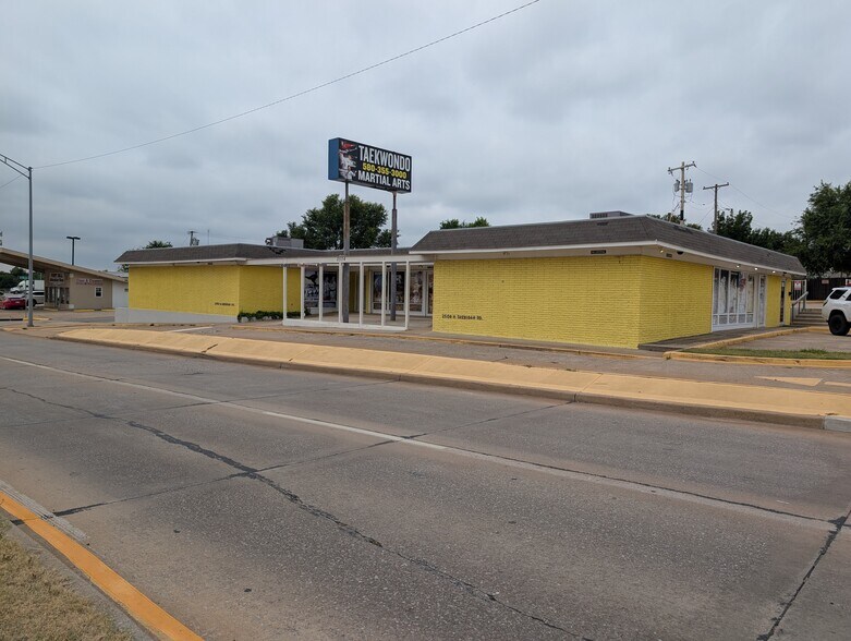 2502 NW Sheridan Rd, Lawton, OK à louer - Photo du bâtiment - Image 2 de 18