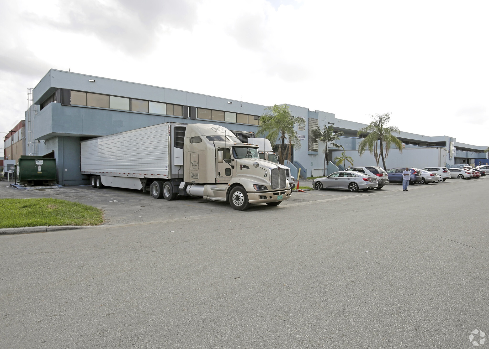 7901-8195 NW 67th St, Miami, FL for lease Primary Photo- Image 1 of 2