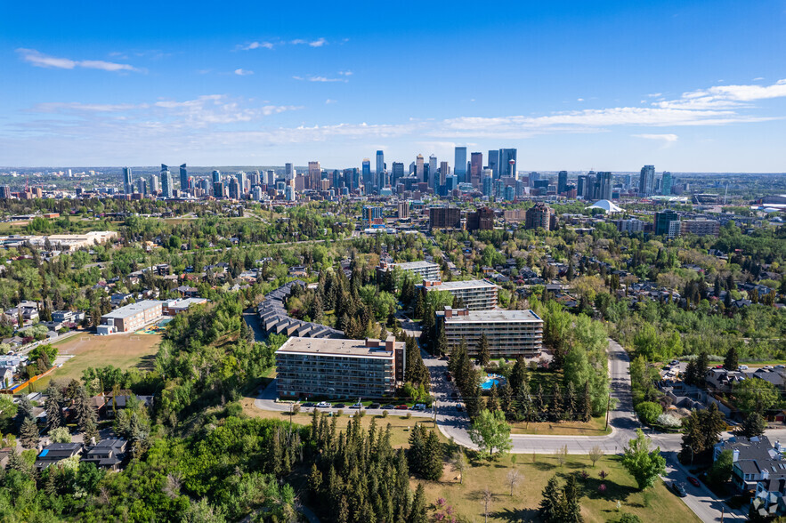 3316 Rideau Pl SW, Calgary, AB for sale - Aerial - Image 3 of 8