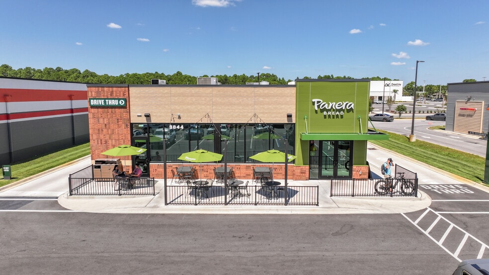 8844 Navarre Park ln, Navarre, FL à vendre - Photo du bâtiment - Image 2 de 2