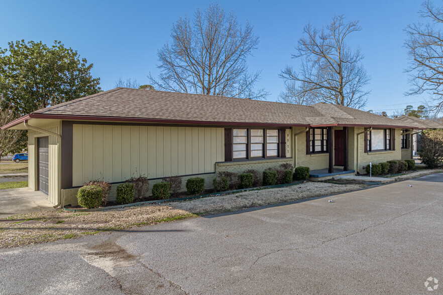 9911 W Markham St, Little Rock, AR à louer - Photo principale - Image 1 de 4