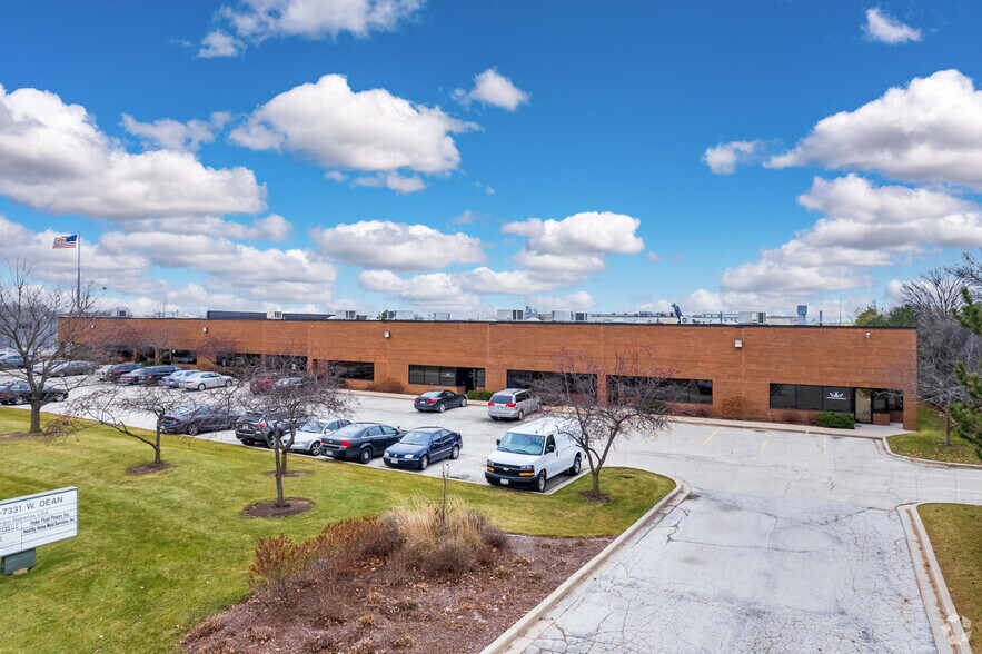7301-7335 W Dean Rd, Milwaukee, WI à louer - Photo principale - Image 1 de 16
