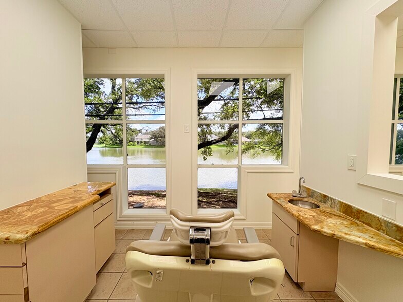 3425 Hwy 6, Sugar Land, TX à louer - Photo du bâtiment - Image 3 de 14