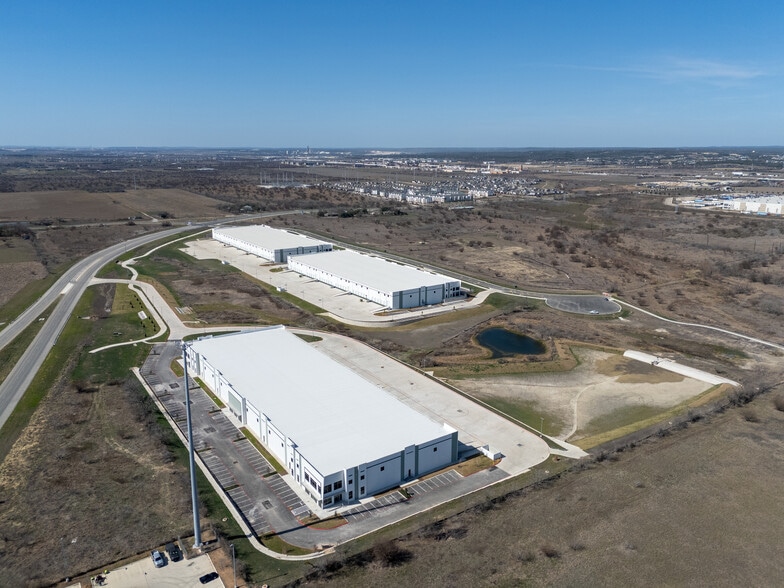 1600 E McCarty Ln, San Marcos, TX à louer - Aérien - Image 2 de 7