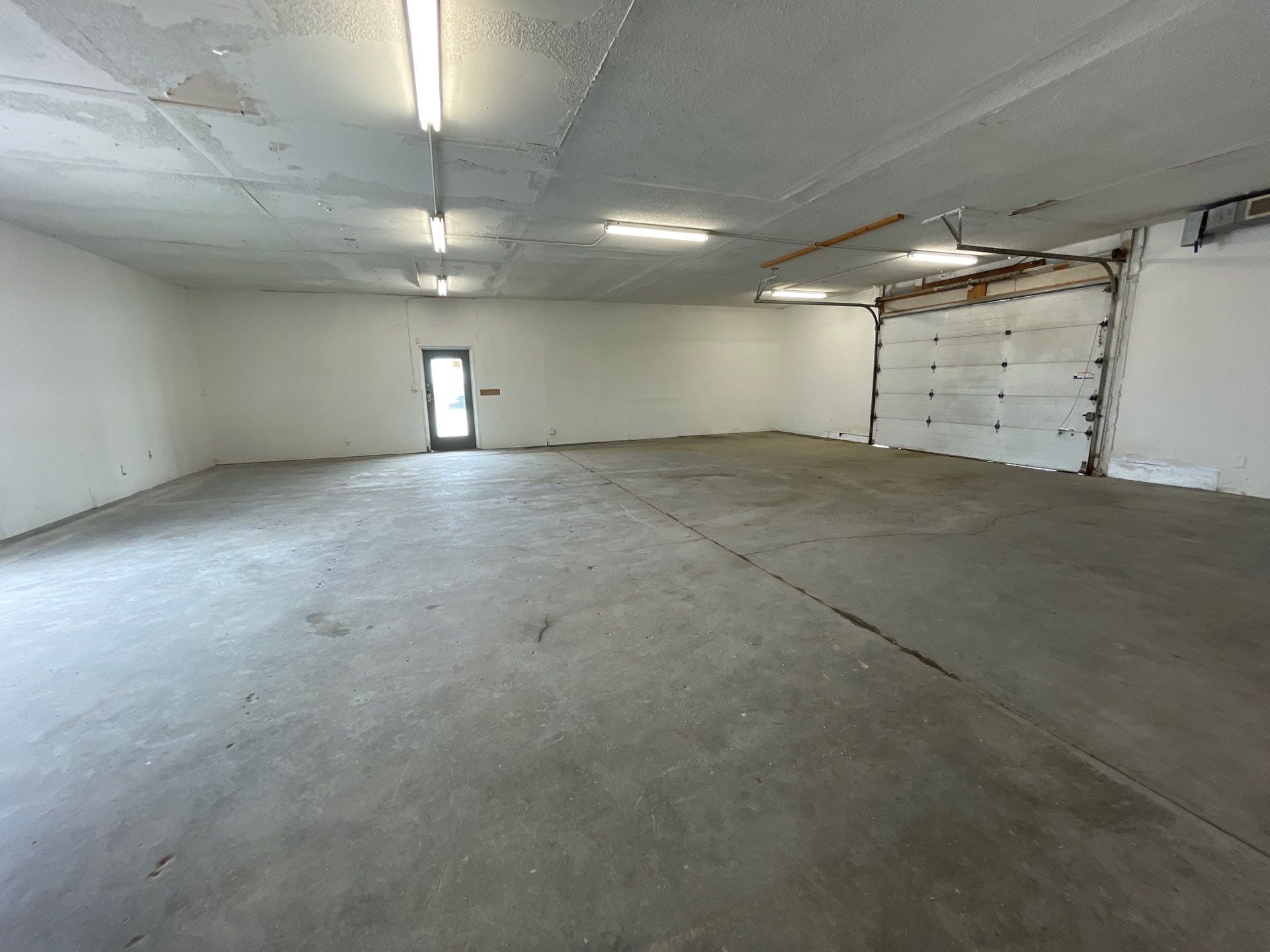 715 N 2nd St, Palmyra, NE for lease Interior Photo- Image 1 of 7