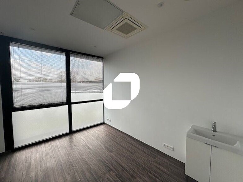 Rue Du Bonneret, Moussy-le-Neuf for lease - Interior Photo - Image 3 of 12