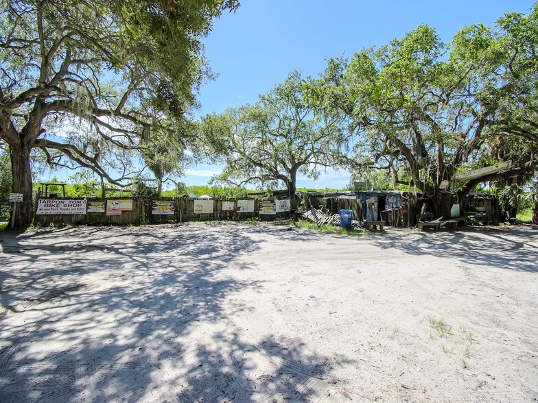 1761 BECKET Way, Tarpon Springs, FL à vendre - Photo du bâtiment - Image 3 de 84