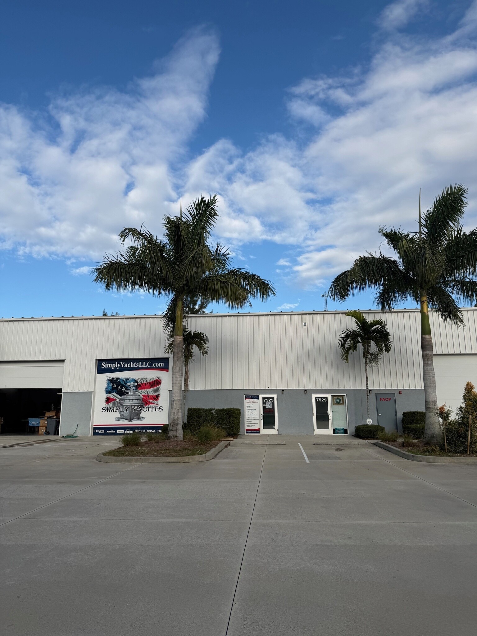 7525 SW Jack James Dr, Stuart, FL for lease Interior Photo- Image 1 of 10