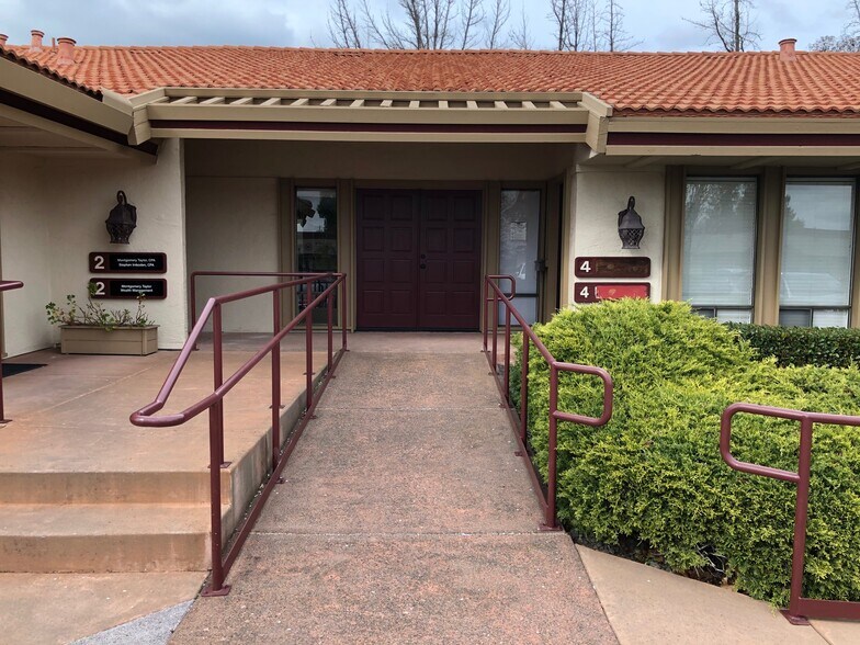 2880 Cleveland Ave, Santa Rosa, CA à louer - Photo du bâtiment - Image 2 de 7