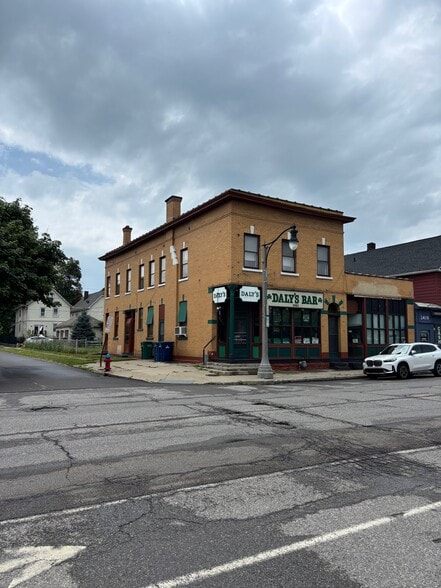 2423 Seneca St, Buffalo, NY à vendre - Photo du bâtiment - Image 1 de 5