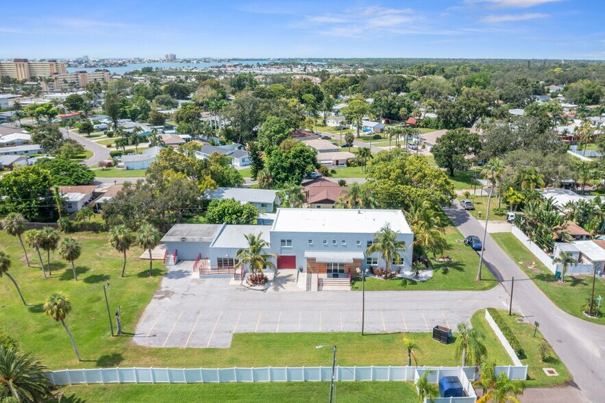 10830 Navajo Dr, Saint Petersburg, FL à vendre - Photo du bâtiment - Image 2 de 126