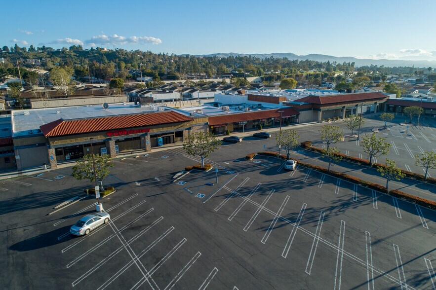 5729-5789 E La Palma Ave, Anaheim, CA à louer - Photo du bâtiment - Image 2 de 14