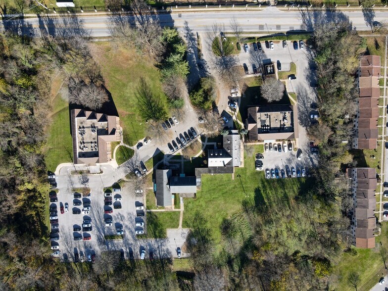 726 Maiden Choice Ln, Catonsville, MD à vendre - Photo du bâtiment - Image 3 de 5