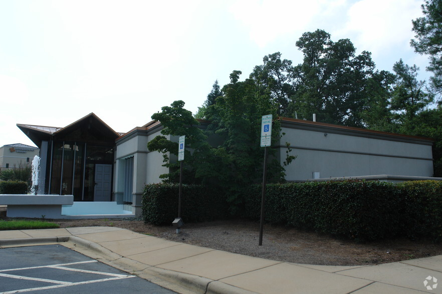 8415 Pineville-matthews Rd, Charlotte, NC for sale - Building Photo - Image 2 of 8