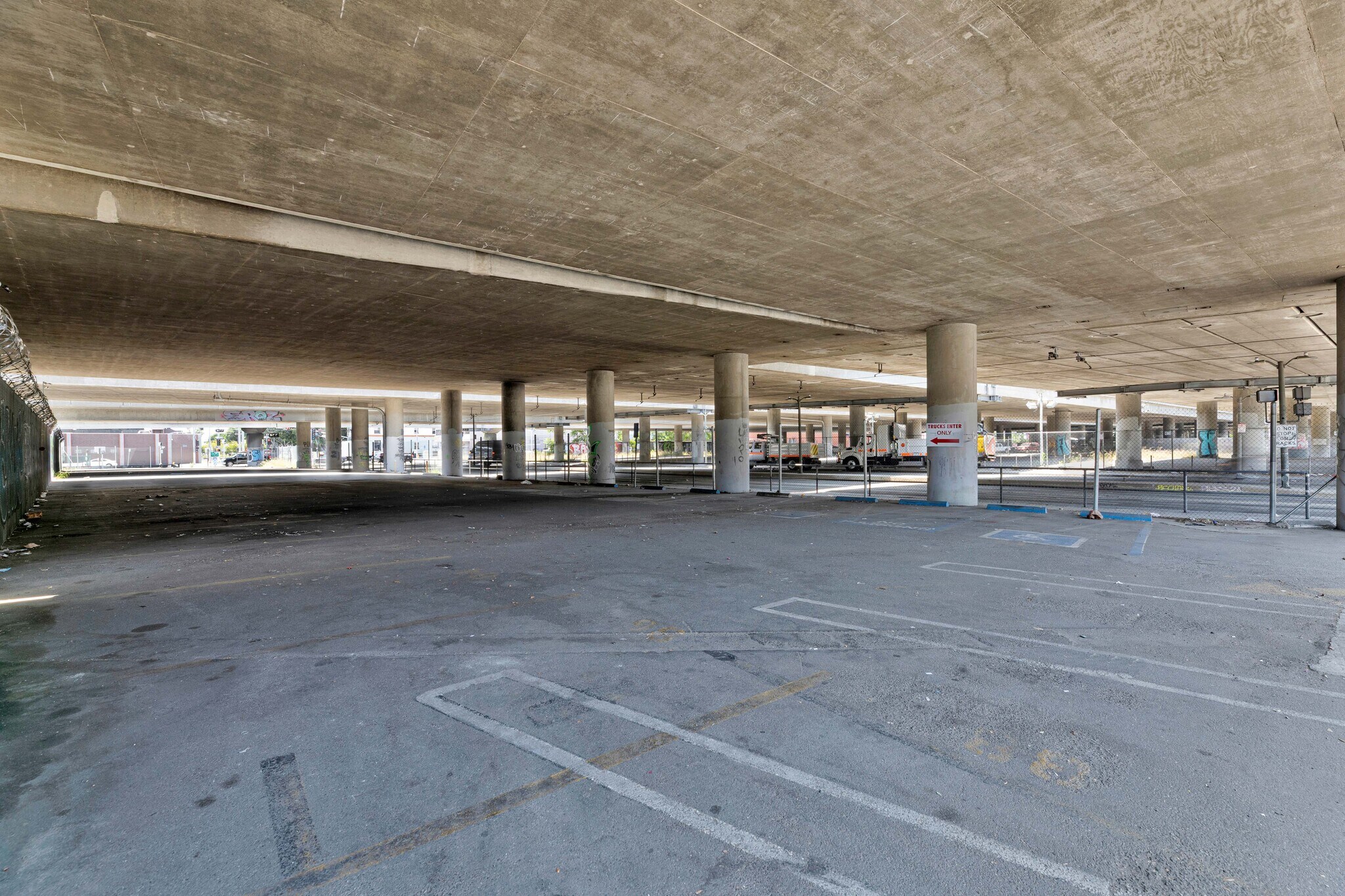 1700 S Flower St, Los Angeles, CA for lease Building Photo- Image 1 of 15