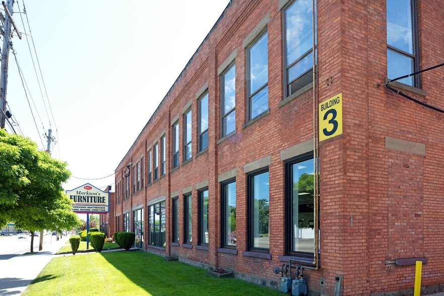 961-1029 Lyell Ave, Rochester, NY à louer - Photo du bâtiment - Image 3 de 22