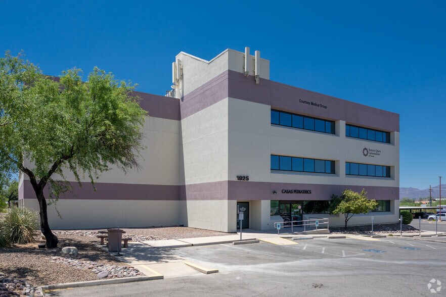 1925 W Orange Grove Rd, Tucson, AZ à louer - Photo du bâtiment - Image 2 de 7