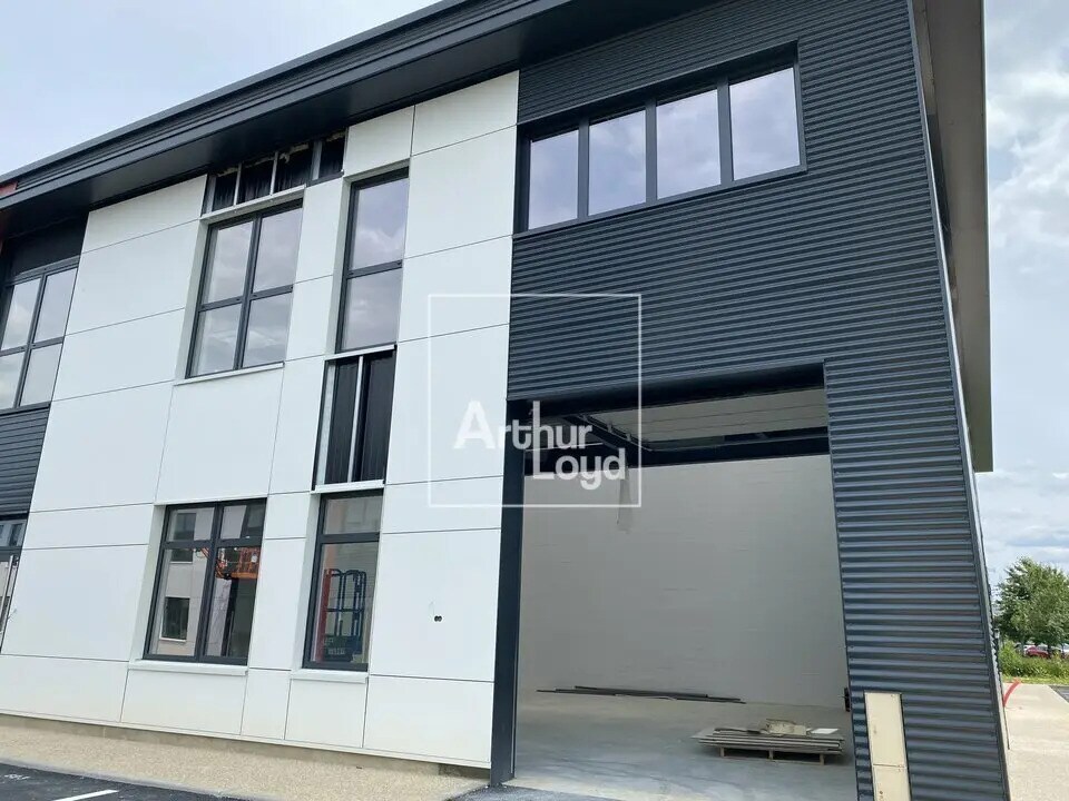 Local d'activités dans Lieusaint à vendre Photo du bâtiment- Image 1 de 7
