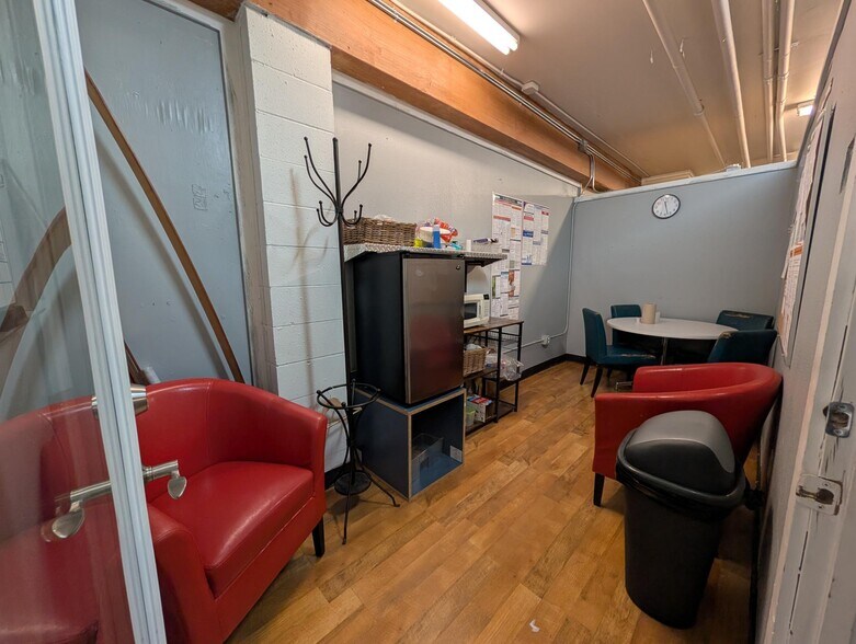 18411-18421 Highway 99, Lynnwood, WA for lease - Building Photo - Image 3 of 8