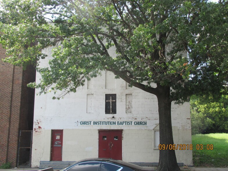 704 Ensor St, Baltimore, MD à vendre - Photo principale - Image 1 de 8