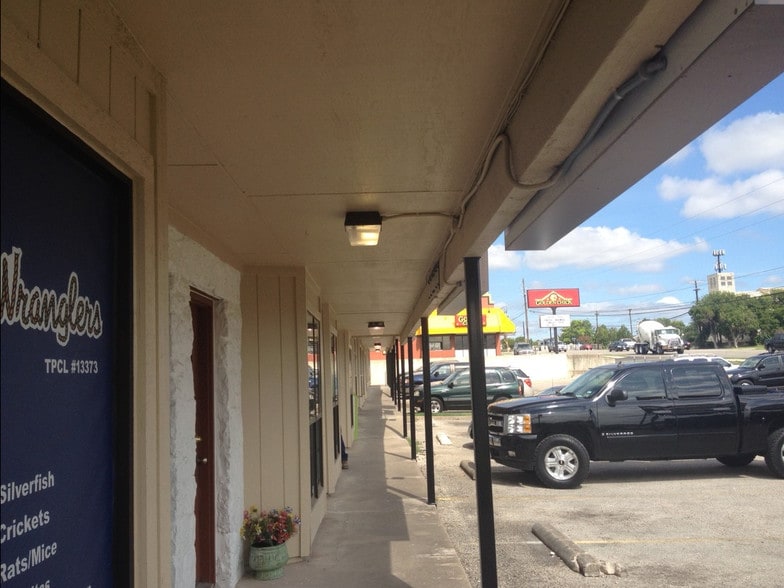 1101 W Pecan St, Pflugerville, TX for lease - Building Photo - Image 2 of 6