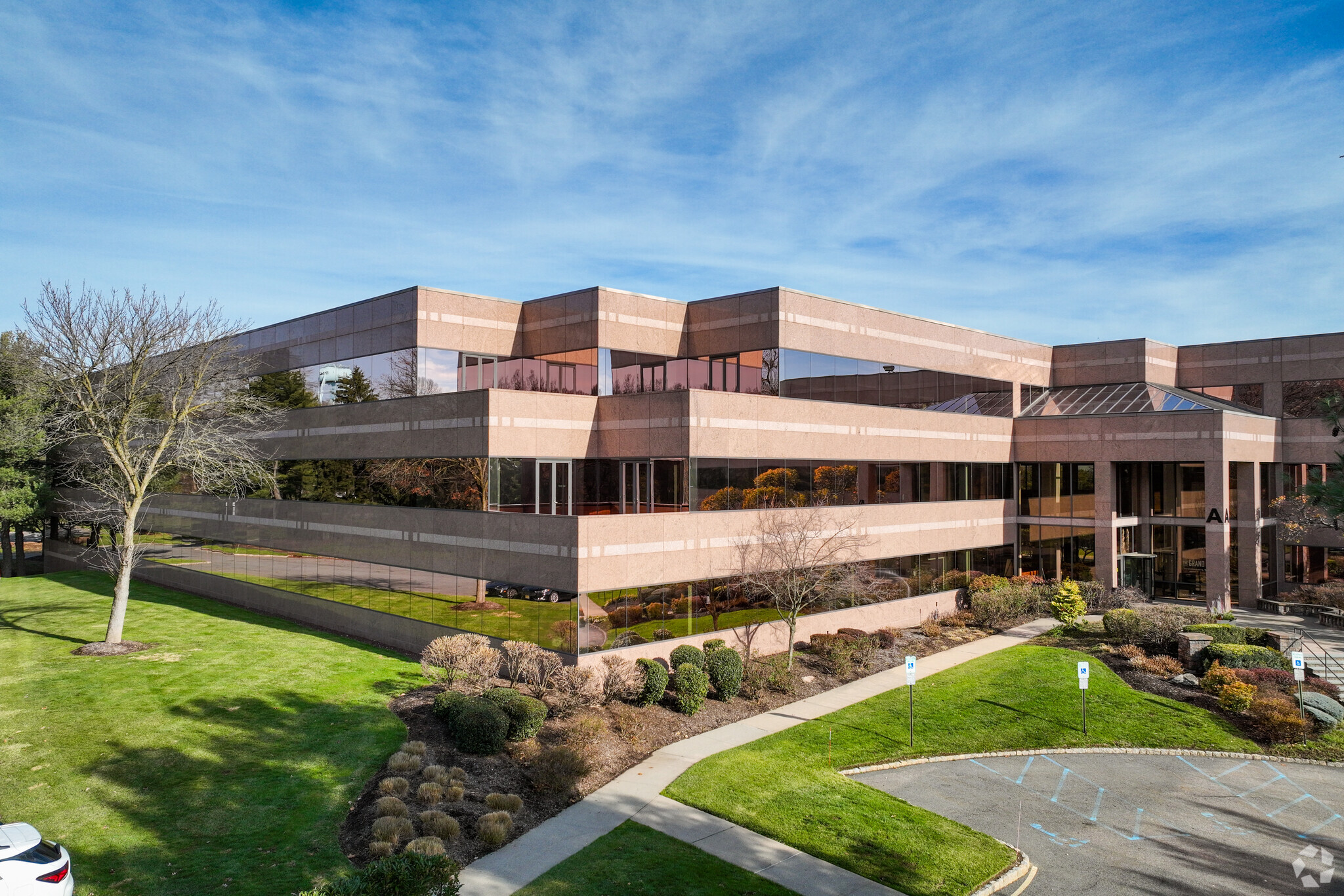 300 Interpace Pky, Parsippany, NJ for lease Building Photo- Image 1 of 8