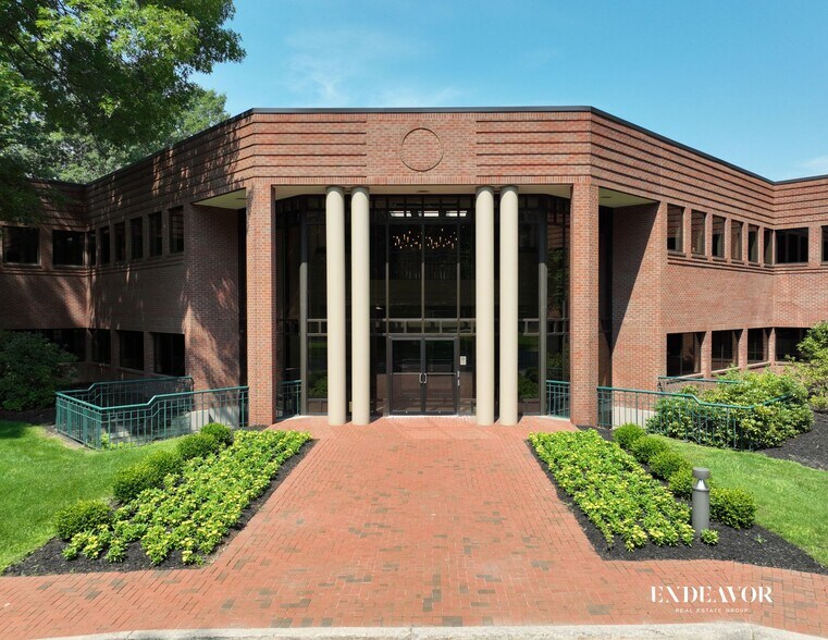 80 Linden Oaks Dr, Rochester, NY à louer - Photo du bâtiment - Image 2 de 2