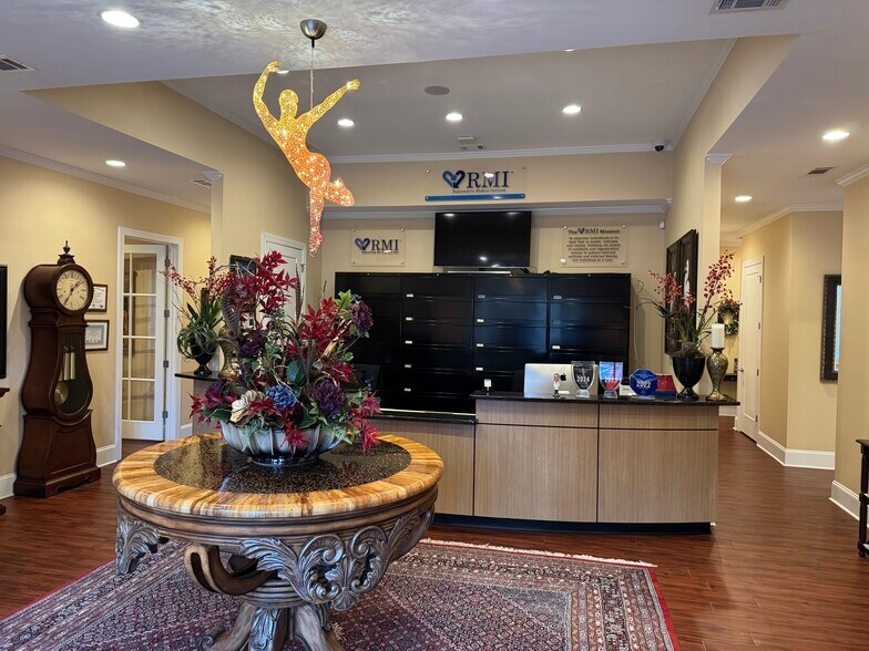 501 Roper Creek Dr, Greenville, SC à vendre - Photo du bâtiment - Image 3 de 5