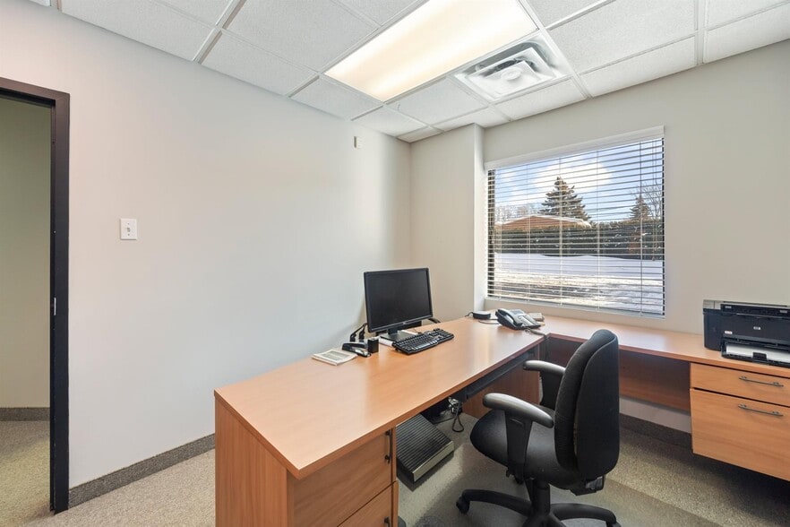 4150 Boul Saint-Martin O, Laval, QC à louer - Photo intérieure - Image 3 de 7
