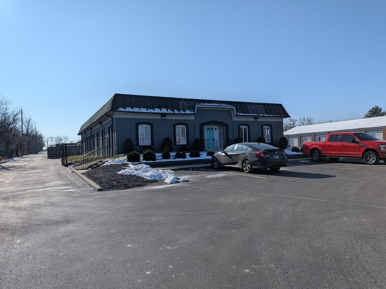 6767 E Washington St, Indianapolis, IN à louer - Photo du bâtiment - Image 1 de 7