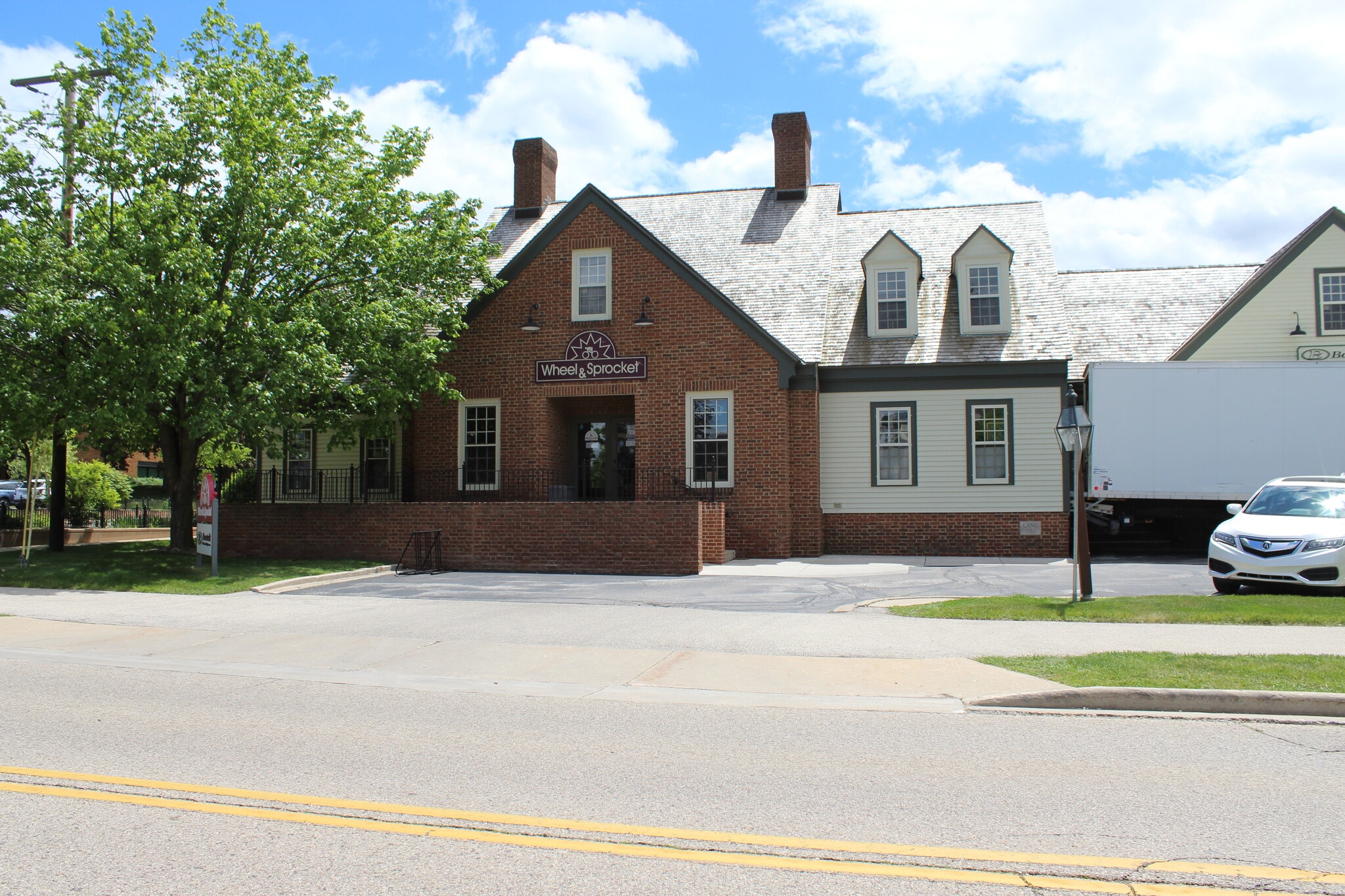 528 Wells St, Delafield, WI for sale Building Photo- Image 1 of 6