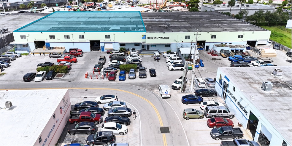 3320-3350 W 17th Ct, Hialeah, FL for lease - Building Photo - Image 2 of 21