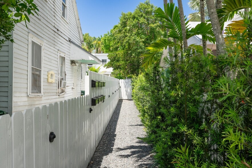 818 Elizabeth St, Key West, FL à vendre - Photo du bâtiment - Image 2 de 24