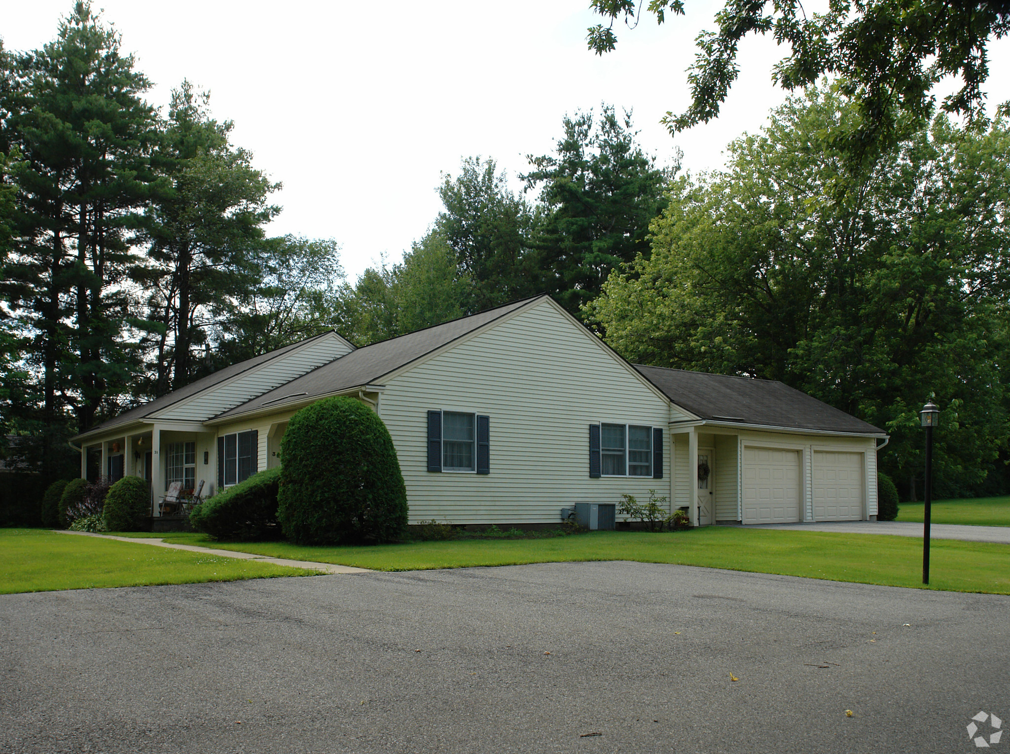 565 Bay Rd, Queensbury, NY à vendre Photo principale- Image 1 de 1