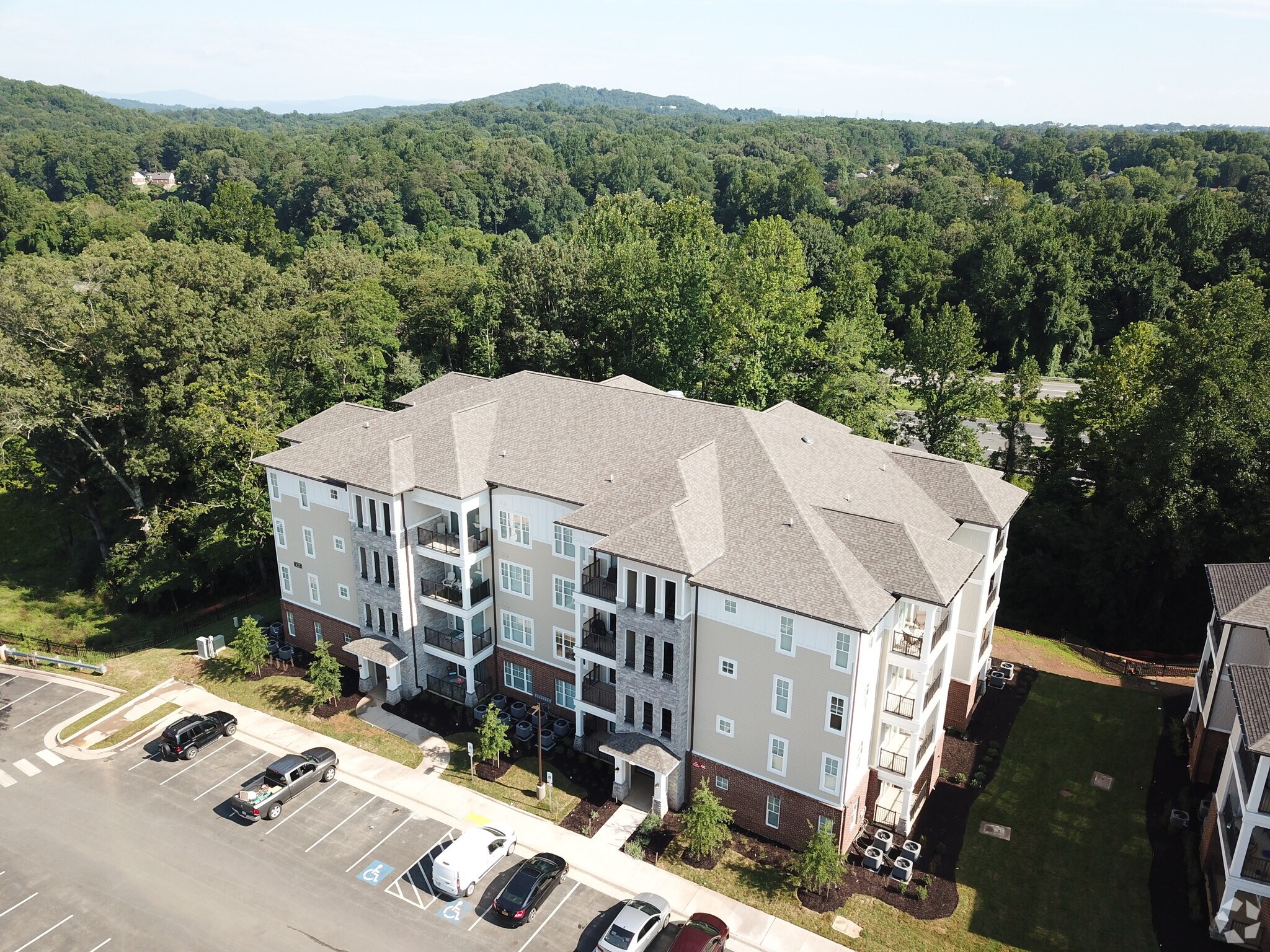 411 Afton Pond Ct, Charlottesville, VA à vendre Photo principale- Image 1 de 1