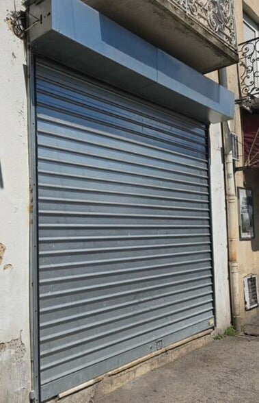 Commerce de détail dans Nîmes à louer - Photo du bâtiment - Image 3 de 3