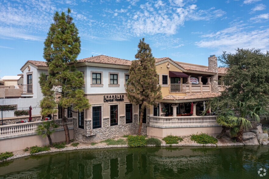 1035 W Queen Creek Rd, Chandler, AZ à louer - Photo du bâtiment - Image 2 de 6