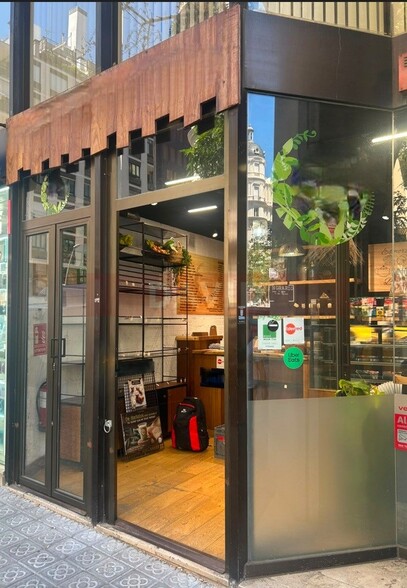 Retail in Barcelona, Barcelona for lease - Interior Photo - Image 1 of 5