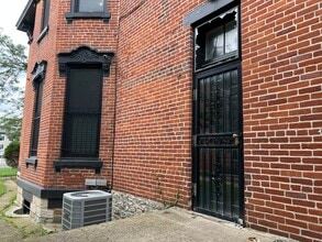 895 S High St, Columbus, OH à louer Photo intérieure- Image 2 de 16