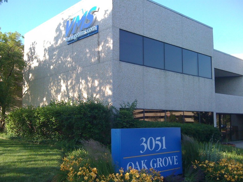 3051 Oak Grove Rd, Downers Grove, IL à louer - Photo du bâtiment - Image 3 de 9