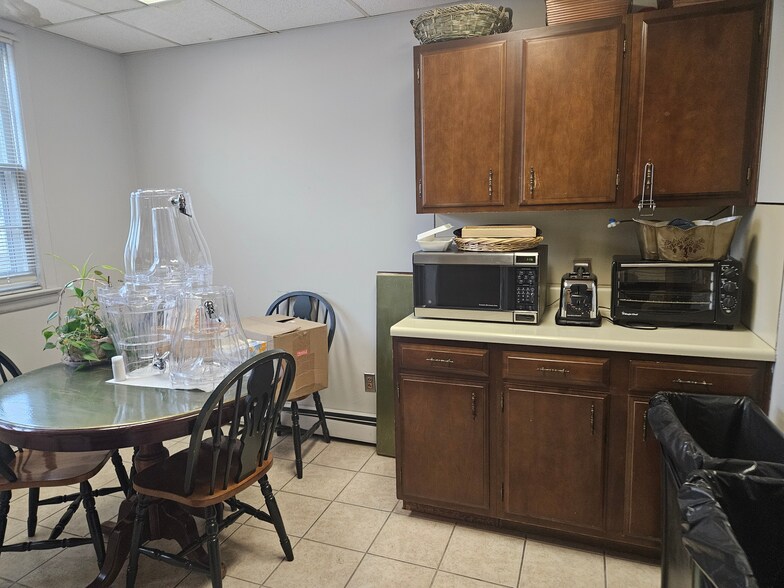 1479 Pennington Rd, Ewing, NJ à vendre - Photo intérieure - Image 2 de 5