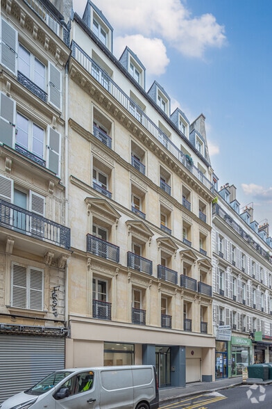 18 Rue D'Hauteville, Paris à louer - Photo du bâtiment - Image 2 de 19