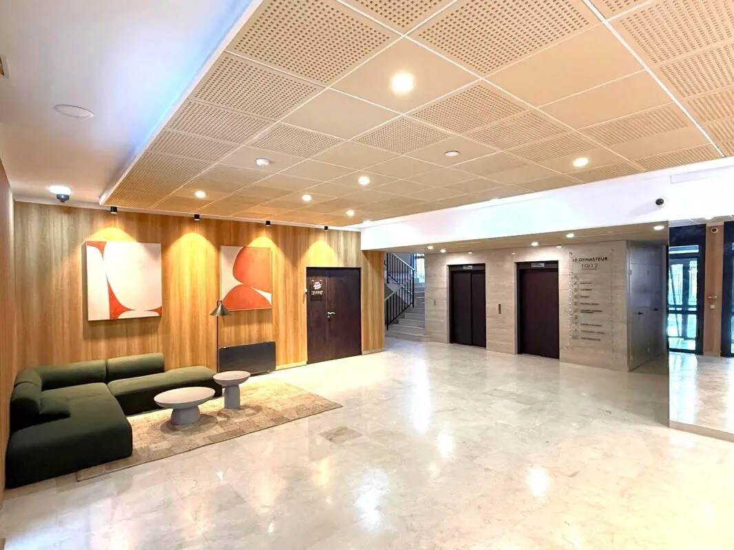 Office in Meudon for lease Lobby- Image 1 of 8
