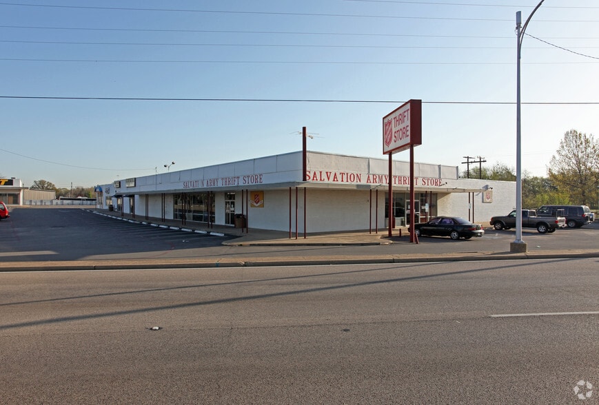 1015 E Irving Blvd, Irving, TX for lease - Primary Photo - Image 2 of 4