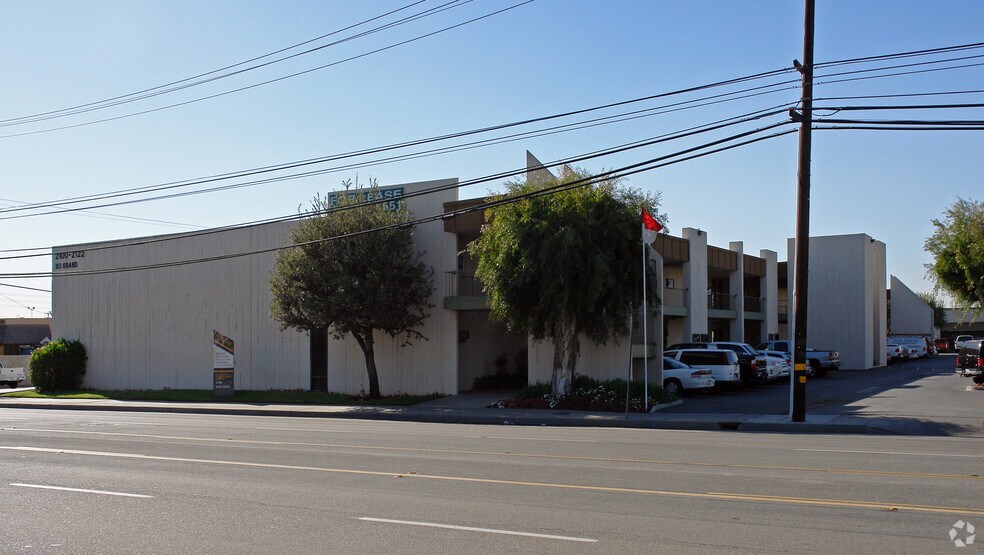 2100-2122 S Grand Ave, Santa Ana, CA à louer - Photo du bâtiment - Image 3 de 8