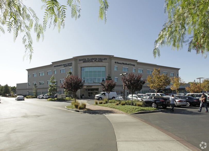 26357 McBean Pky, Santa Clarita, CA à louer - Photo du bâtiment - Image 3 de 13