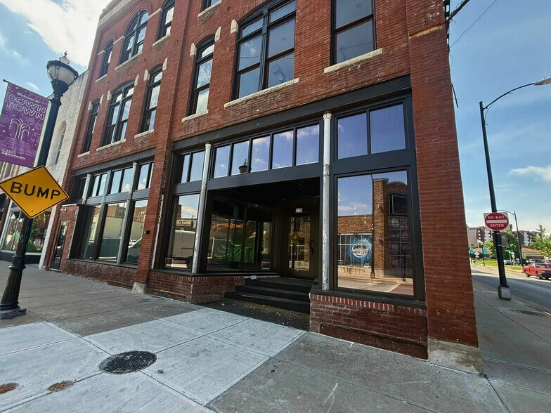 320 W Walnut St, Springfield, MO à louer - Photo du bâtiment - Image 1 de 10