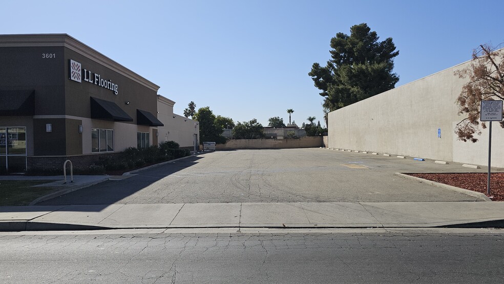 3601 Ming Ave, Bakersfield, CA for lease - Building Photo - Image 2 of 16