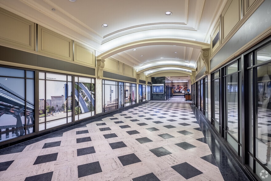 276-288 Rue Saint-Jacques, Montréal, QC à louer - Hall d’entrée - Image 3 de 11